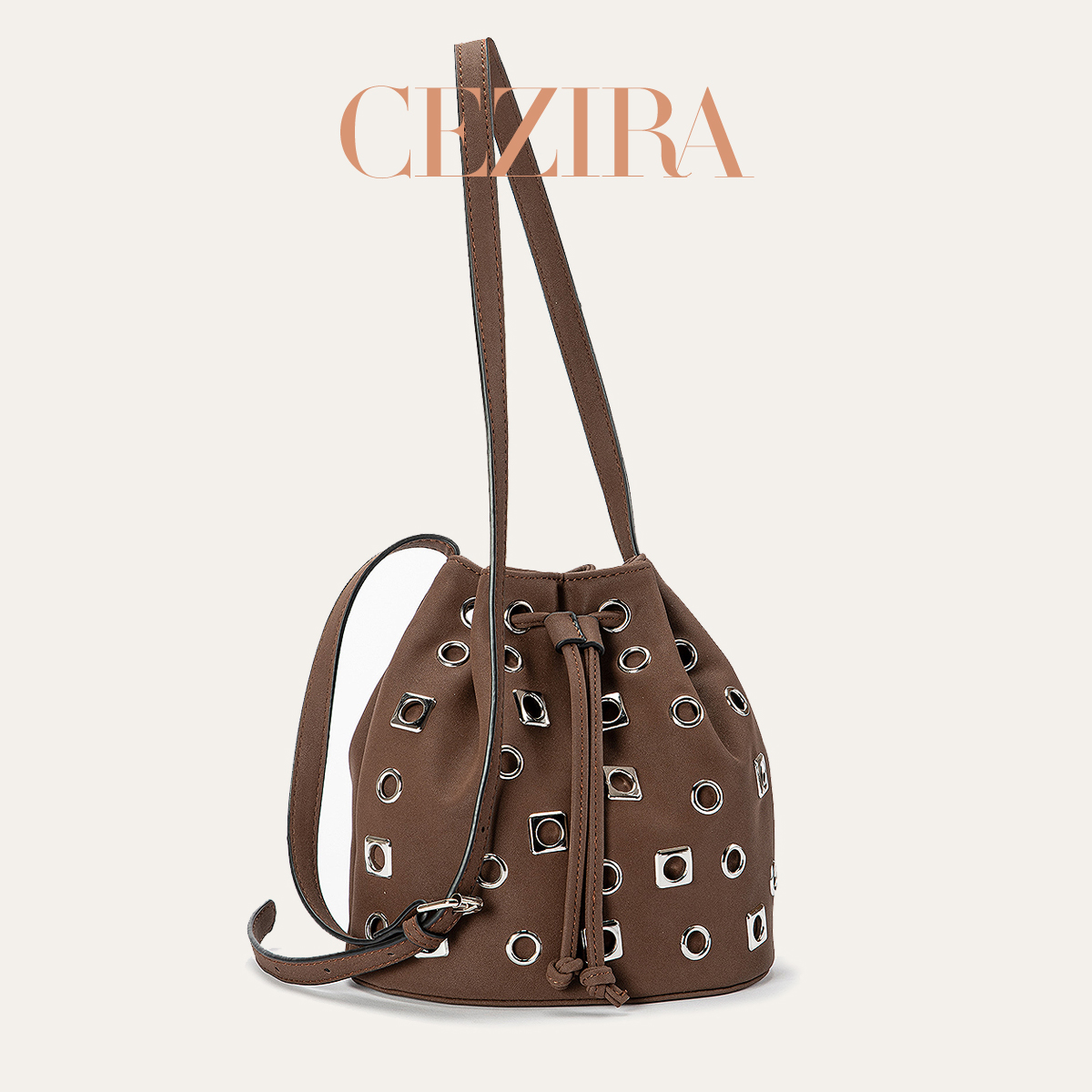 Luxury Bags That Are Vegan - Sac seau de luxe punk ajouré