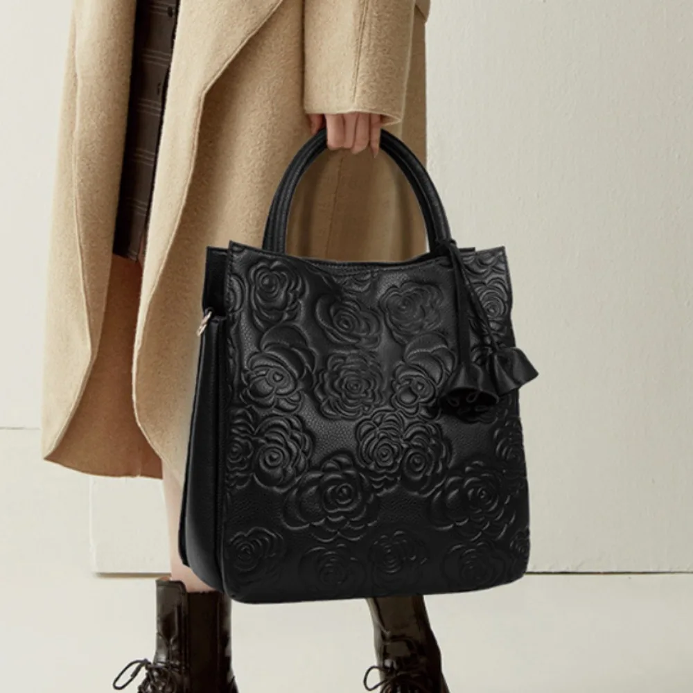 Luxury Bags That Are Vegan - Sac à main floral élégant et