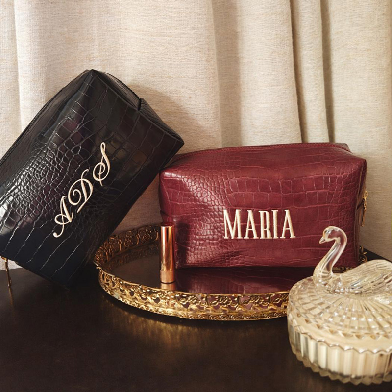 Luxury Bags That Are Vegan - Pochette de maquillage brodée en croco,