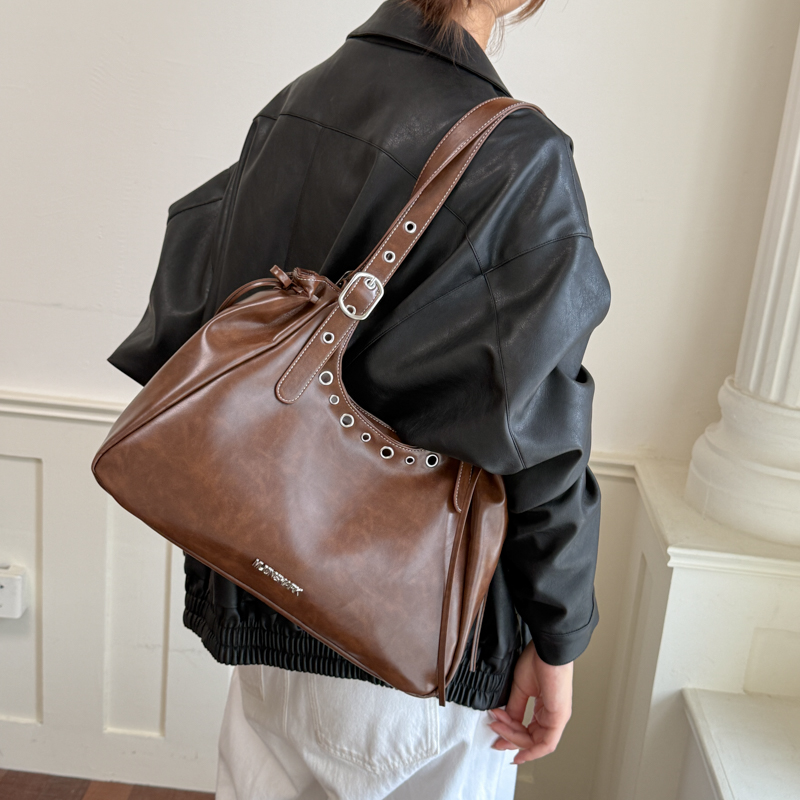 Sacs à bandoulière style vinta - Luxury Bags That Are Vegan avis et prix