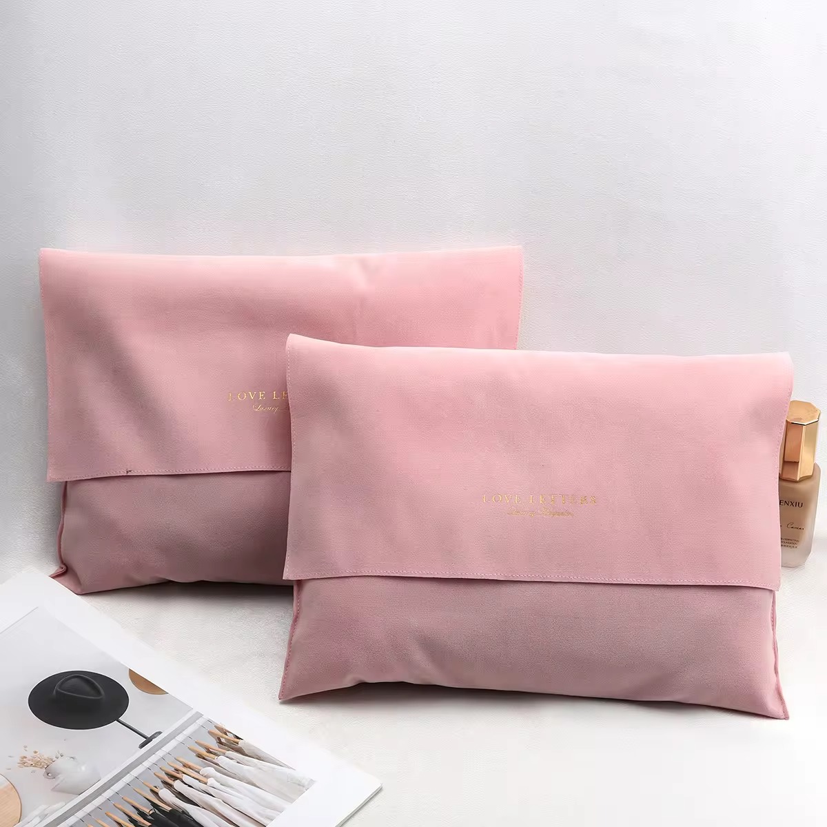 Sacs d'enveloppe de velours de - Luxury Bags Logo avis et prix