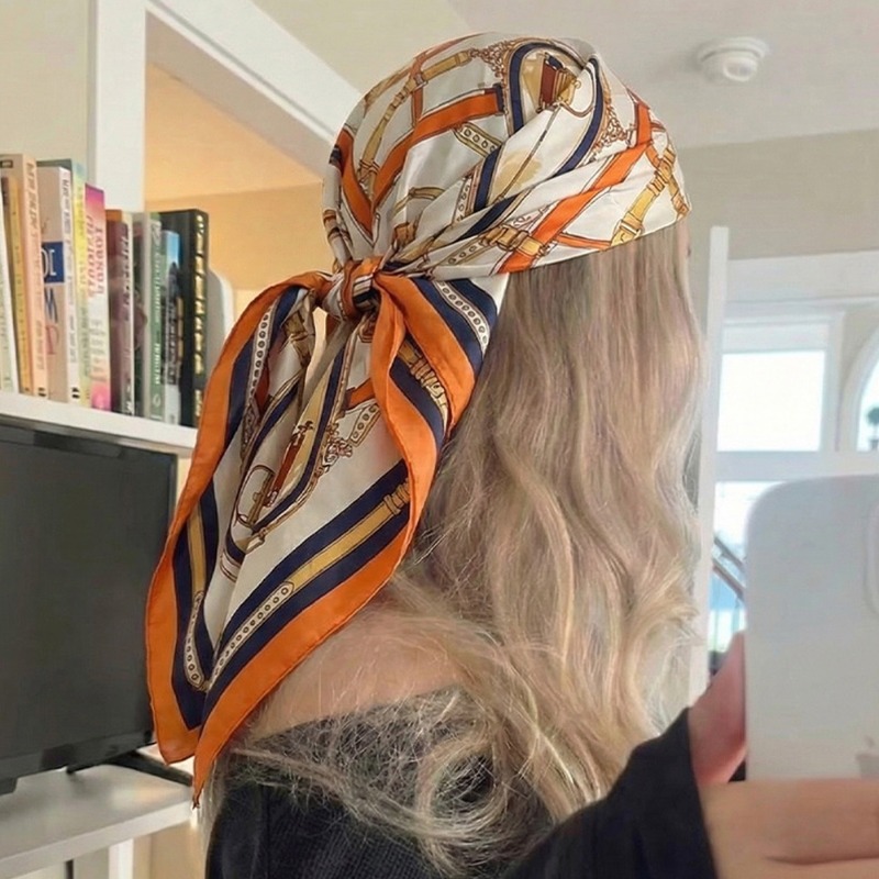 Foulard carré en soie de luxe  - Luxury Bags Made avis et prix