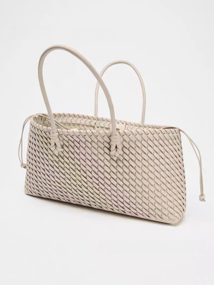 Sacs à main de luxe tissés en  - Luxury Bags That Are Vegan avis et prix