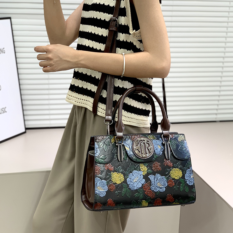 Sac fourre-tout vintage à moti - Luxury Bags That Are Vegan avis et prix