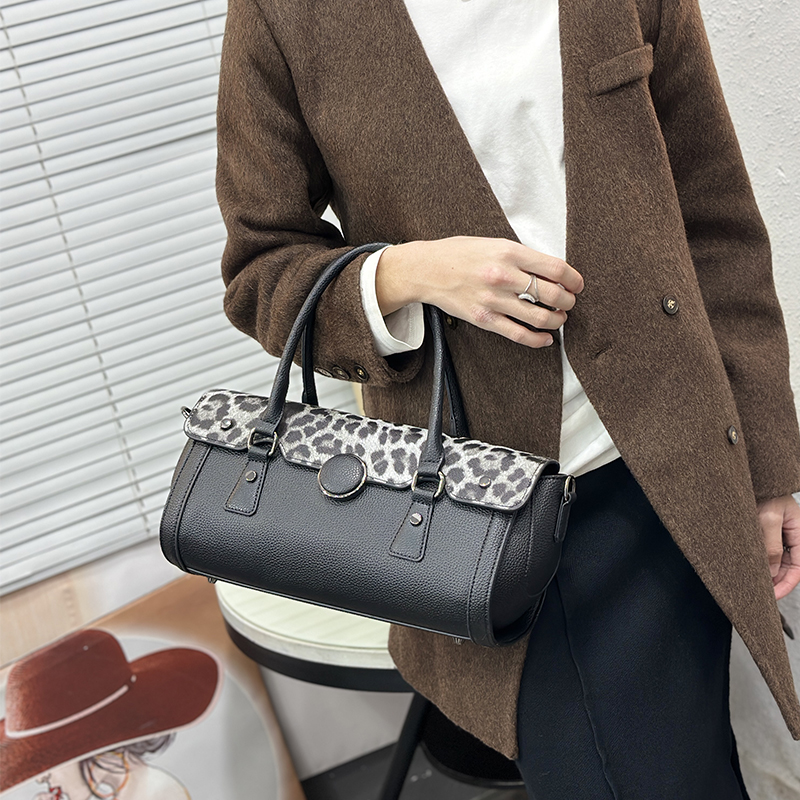 Sac vintage à imprimé léopard  - Luxury Bags That Are Vegan avis et prix